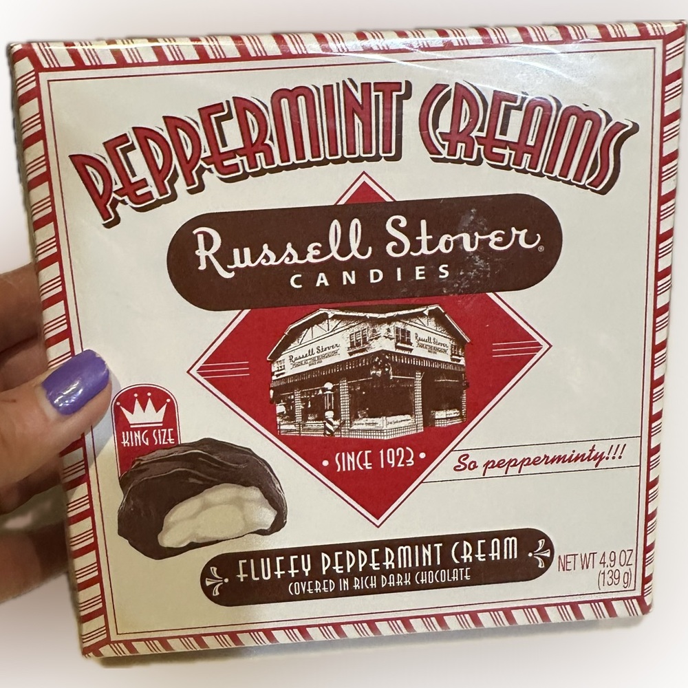 COLLECTIBLE RUSSELL STOVER PEPPERMINT CREAMS CHOCOLATE BOX SEALED BUT EXPIRED